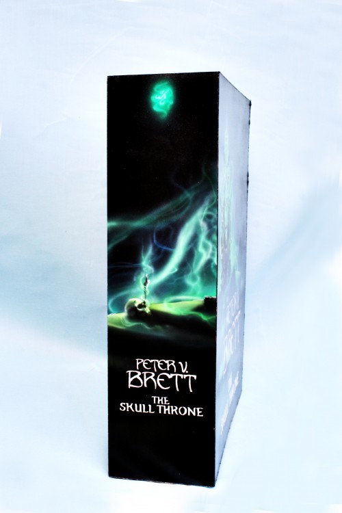 Dan Skull Throne Spine