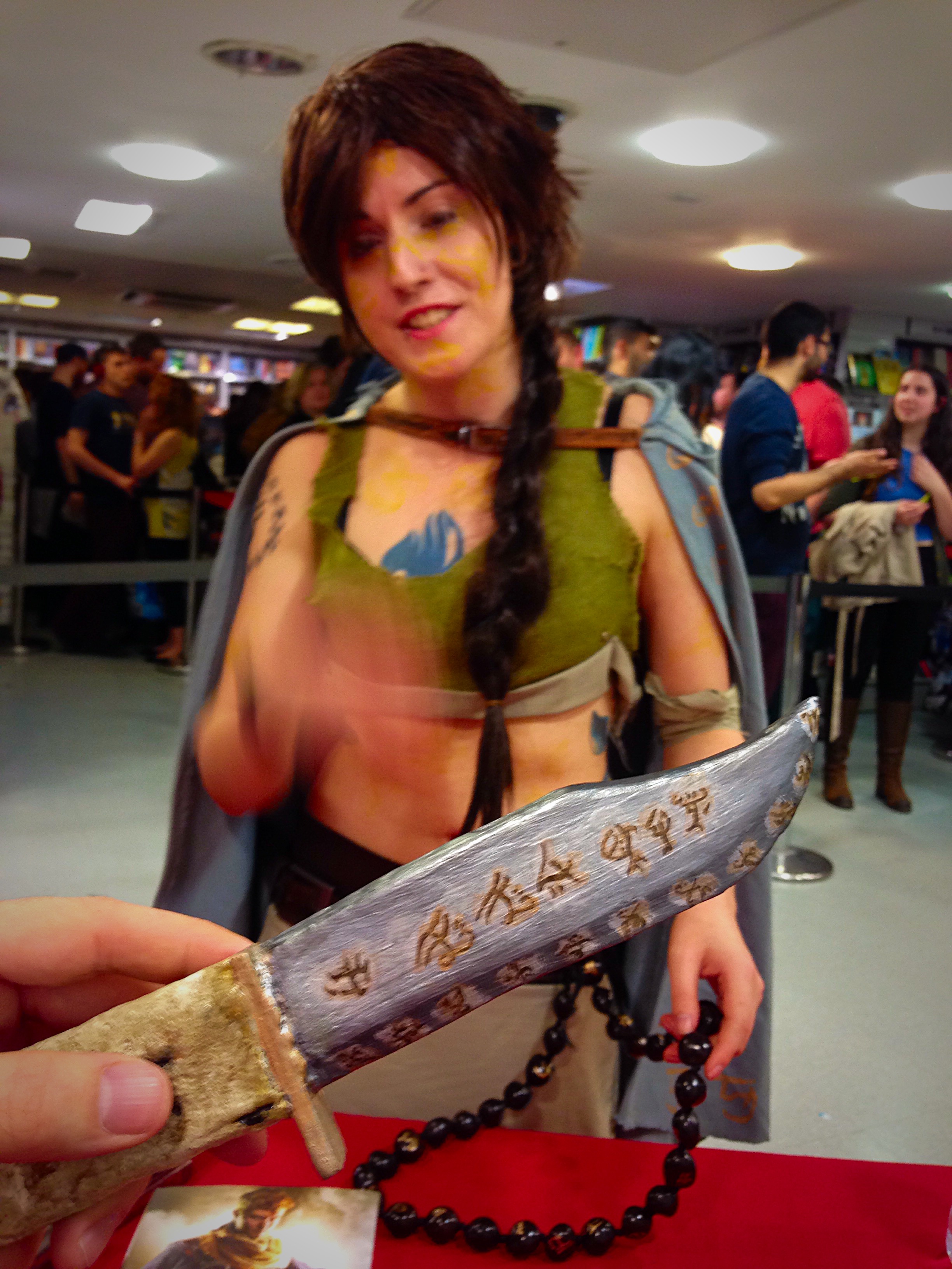 Cosplayer Freijya as Renna_gave me her knife!